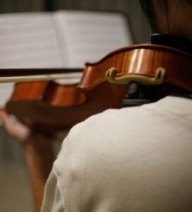 Consejos prácticos y trucos para aprender a tocar el violín.